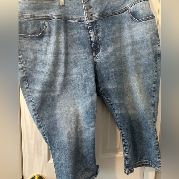 Denim - Lane Bryant stretchy 26 capri jeans
